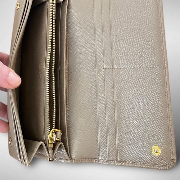 Prada Bifold Beige Safiano Leather Wallet with COA and Box - Picture 10 of 16